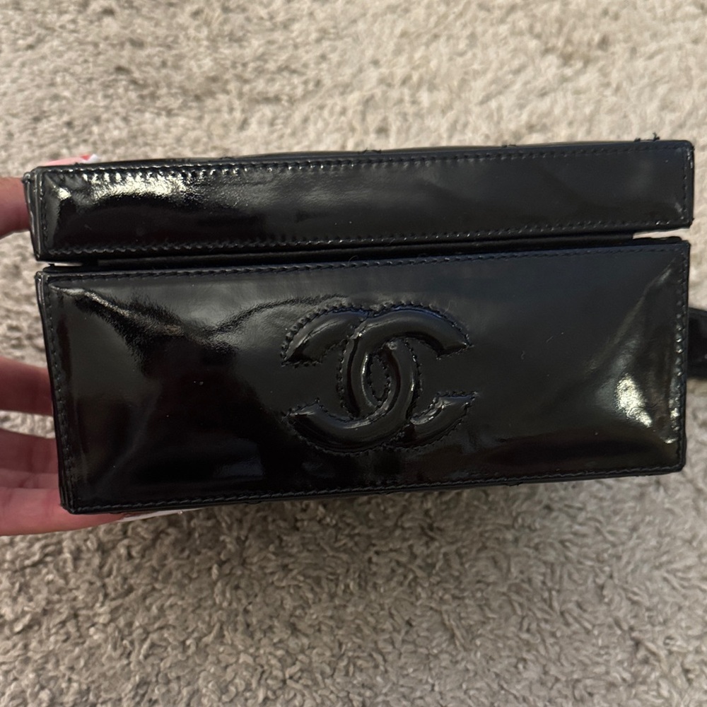 Authentic Chanel Elegant vintage Black Quilted Handbag - Picture 2 of 7